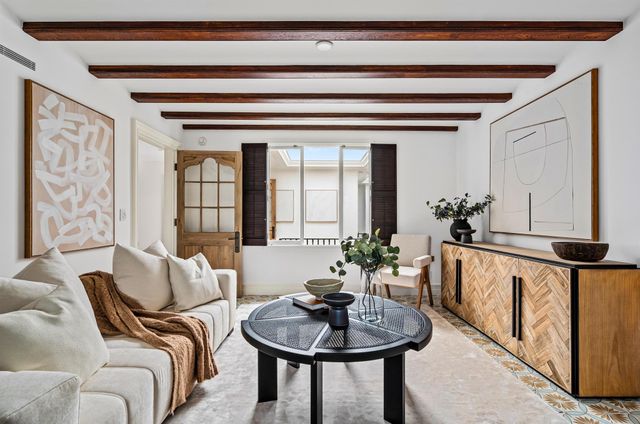 206 Phipps Plaza, Palm Beach, FL 33480