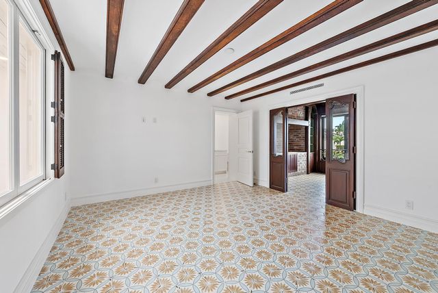 206 Phipps Plaza, Palm Beach, FL 33480