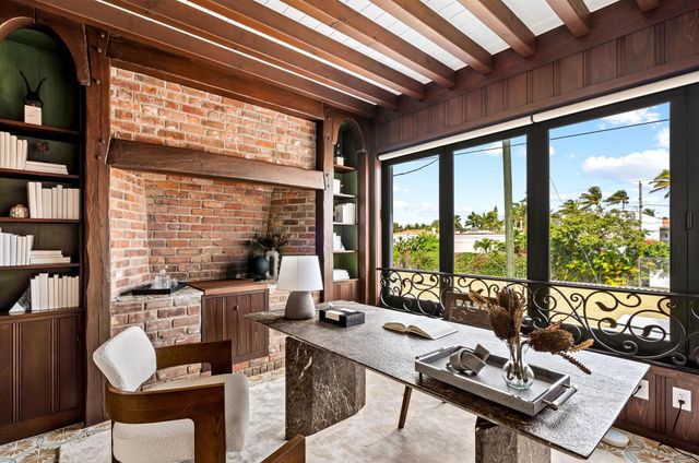 206 Phipps Plaza, Palm Beach, FL 33480