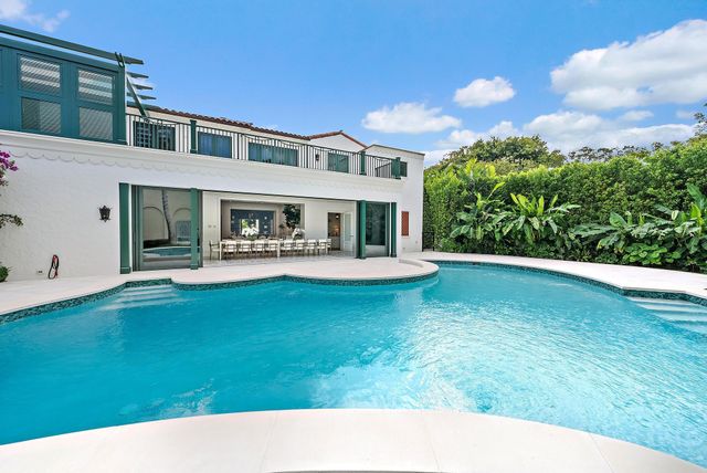 206 Phipps Plaza, Palm Beach, FL 33480