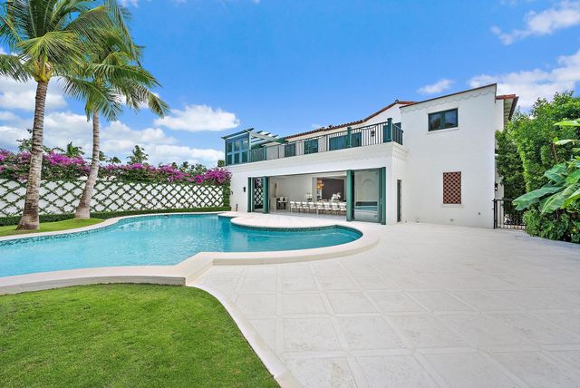 206 Phipps Plaza, Palm Beach, FL 33480