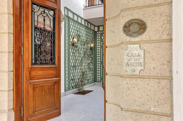 206 Phipps Plaza, Palm Beach, FL 33480