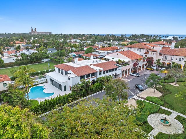 206 Phipps Plaza, Palm Beach, FL 33480