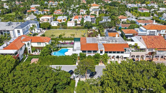 206 Phipps Plaza, Palm Beach, FL 33480