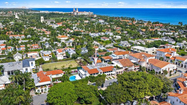 206 Phipps Plaza, Palm Beach, FL 33480