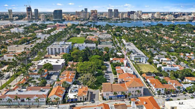 206 Phipps Plaza, Palm Beach, FL 33480
