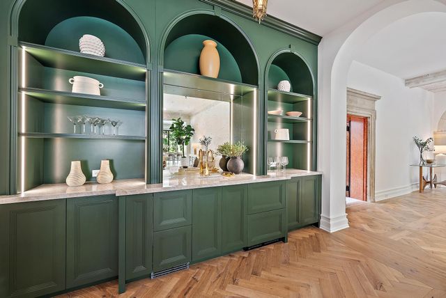 206 Phipps Plaza, Palm Beach, FL 33480