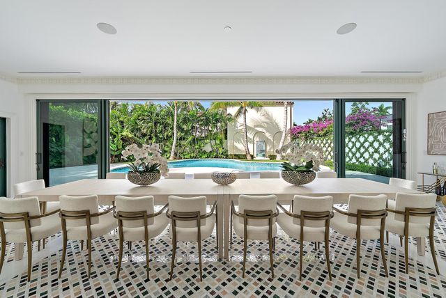 206 Phipps Plaza, Palm Beach, FL 33480