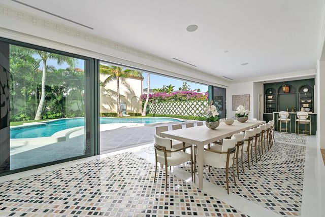 206 Phipps Plaza, Palm Beach, FL 33480