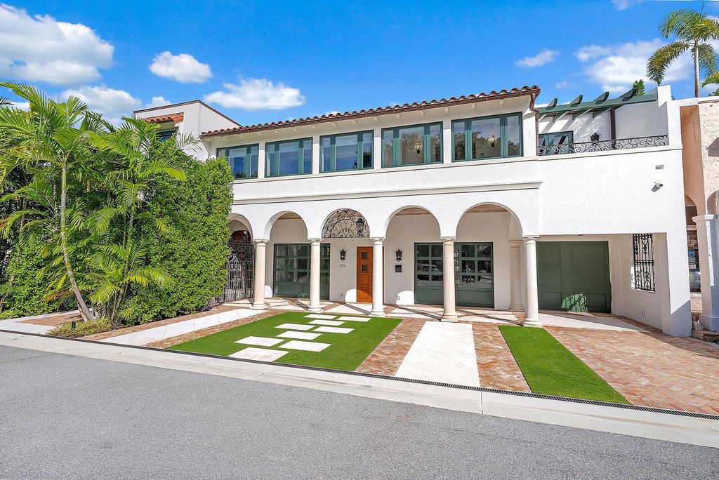 206 Phipps Plaza, Palm Beach, FL 33480