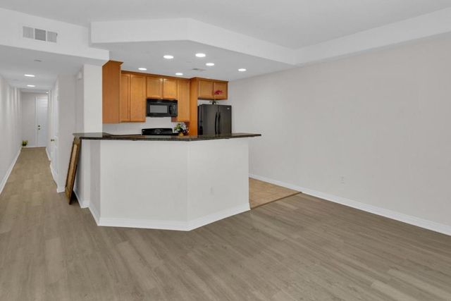 842 Tarragon Lane 1203, San Luis Obispo, CA 93401