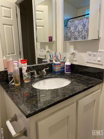 318 Nita Lane, Bakersfield, CA 93308