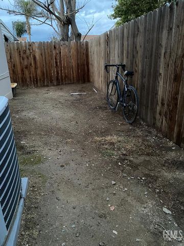 318 Nita Lane, Bakersfield, CA 93308