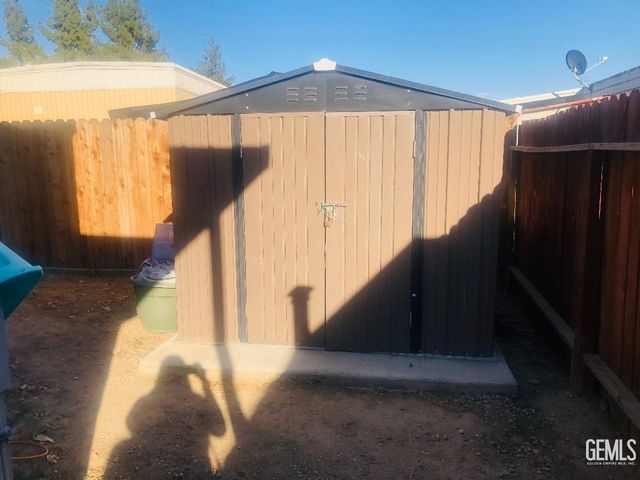318 Nita Lane, Bakersfield, CA 93308