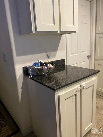 318 Nita Lane, Bakersfield, CA 93308
