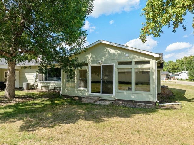 2 Green Way, Minot, ND 58701