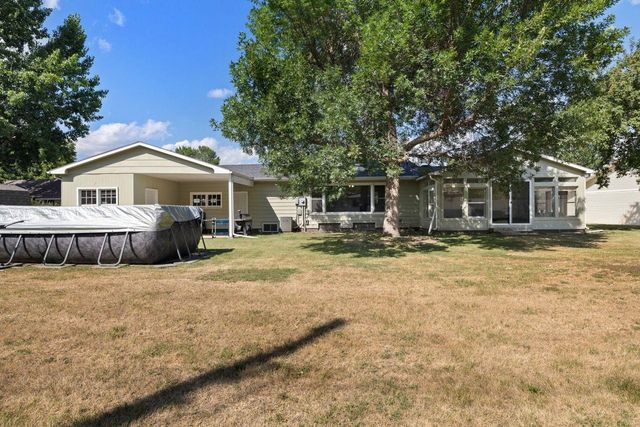 2 Green Way, Minot, ND 58701