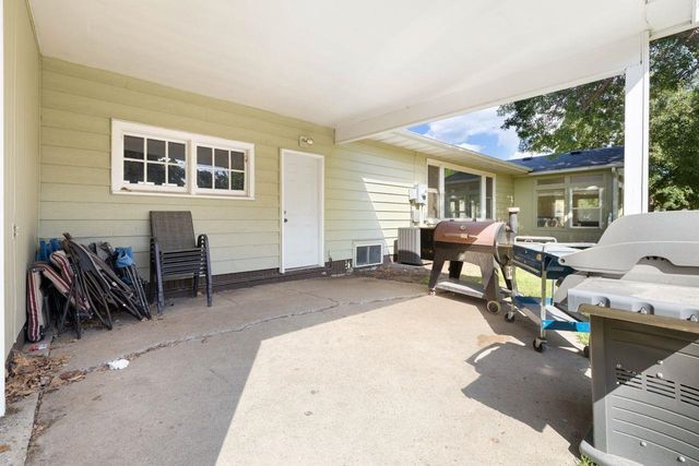 2 Green Way, Minot, ND 58701