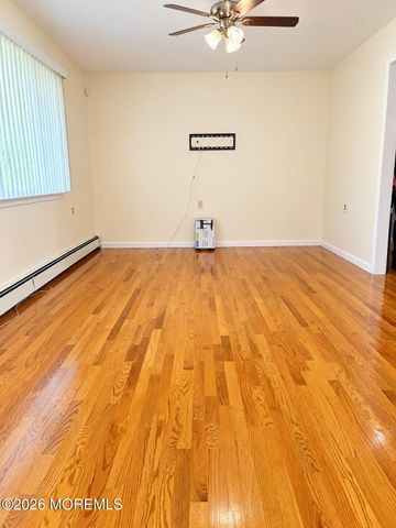 22 Biabou Drive, Toms River, NJ 08757