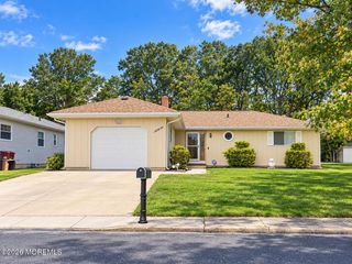 22 Biabou Drive, Toms River, NJ 08757