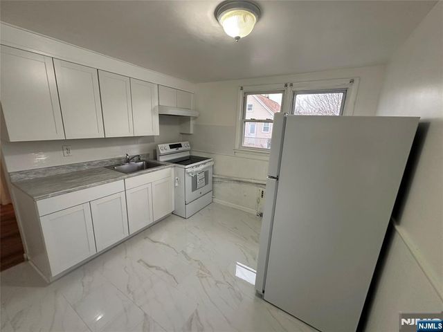 10 Anderson Avenue, Moonachie, NJ 07074