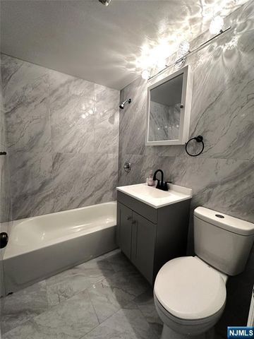 10 Anderson Avenue, Moonachie, NJ 07074