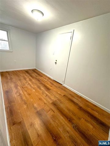 10 Anderson Avenue, Moonachie, NJ 07074