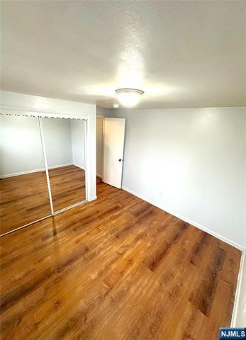 10 Anderson Avenue, Moonachie, NJ 07074