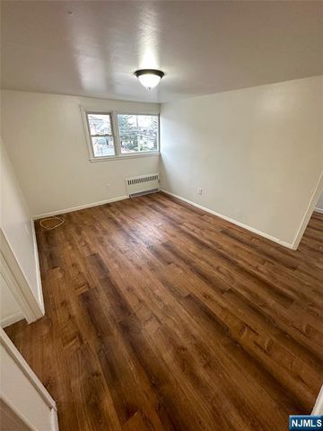 10 Anderson Avenue, Moonachie, NJ 07074