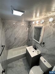 10 Anderson Avenue, Moonachie, NJ 07074