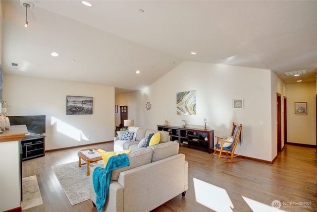 1990 Fraser Avenue, Mount Vernon, WA 98274