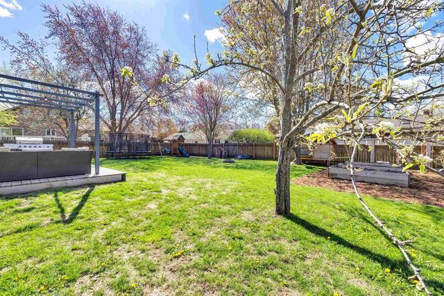 2658 GREENBRIER ROAD, Green Bay, WI 54311