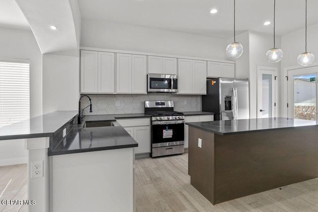 417 Deserts Drive, Socorro, TX 79927