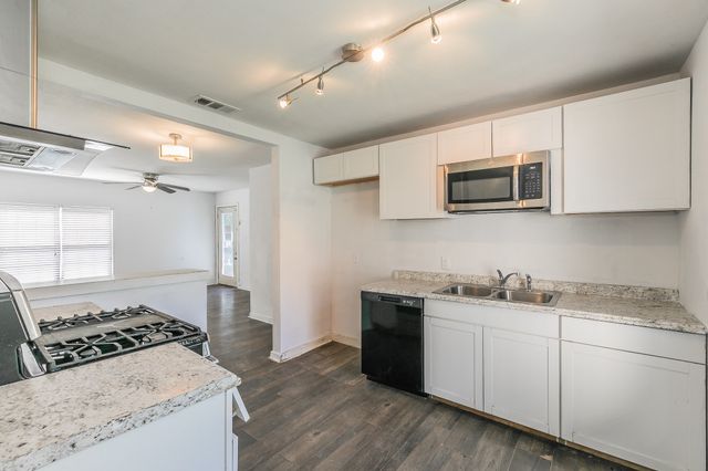 1927 Yale Street, River Oaks, TX 76114