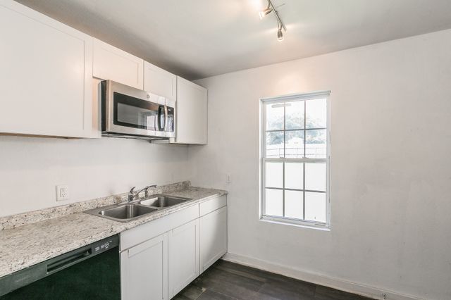 1927 Yale Street, River Oaks, TX 76114
