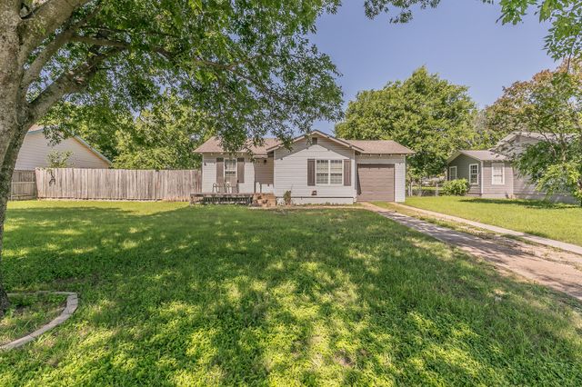 1927 Yale Street, River Oaks, TX 76114