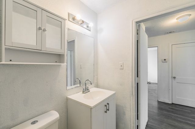 1927 Yale Street, River Oaks, TX 76114