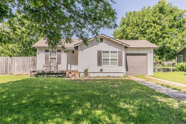 1927 Yale Street, River Oaks, TX 76114