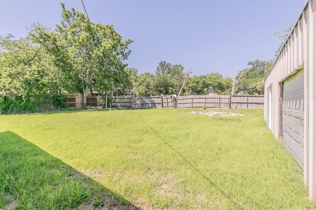 1927 Yale Street, River Oaks, TX 76114
