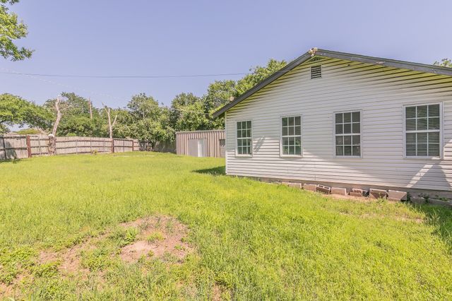 1927 Yale Street, River Oaks, TX 76114