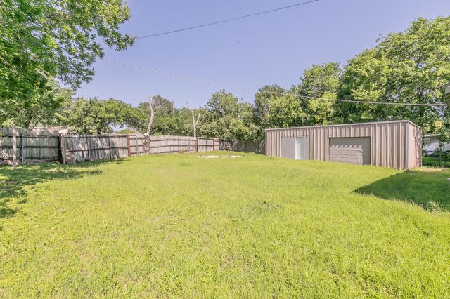 1927 Yale Street, River Oaks, TX 76114