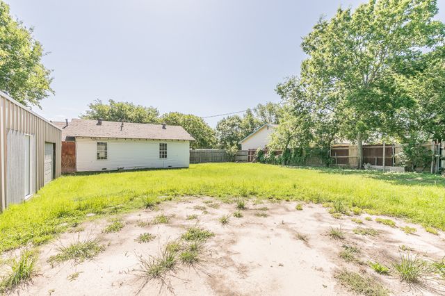 1927 Yale Street, River Oaks, TX 76114
