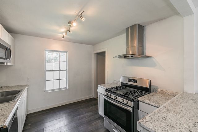 1927 Yale Street, River Oaks, TX 76114