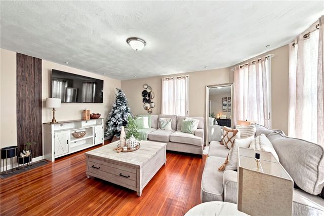 37 Old Oak Avenue, Cranston, RI 02910