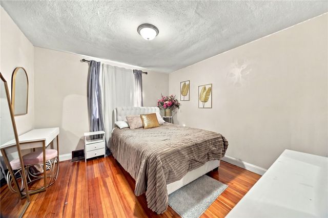 37 Old Oak Avenue, Cranston, RI 02910