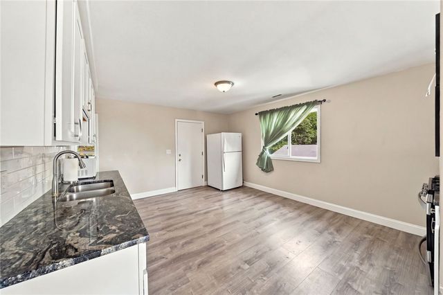 37 Old Oak Avenue, Cranston, RI 02910