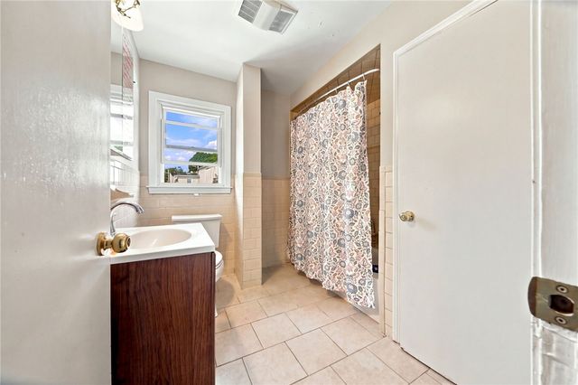 37 Old Oak Avenue, Cranston, RI 02910
