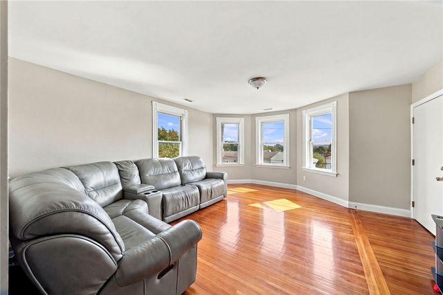 37 Old Oak Avenue, Cranston, RI 02910