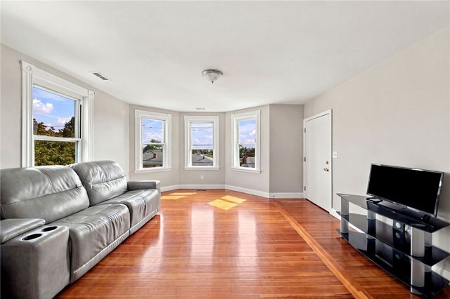 37 Old Oak Avenue, Cranston, RI 02910