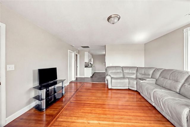 37 Old Oak Avenue, Cranston, RI 02910